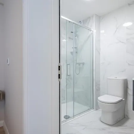 1st Floor Stylish 2-bed * Drogheda