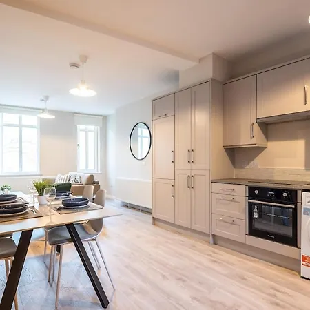 1st Floor Stylish 2-bed Appartement