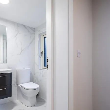 1st Floor Stylish 2-bed Appartement