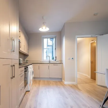 1st Floor Stylish 2-bed * Drogheda