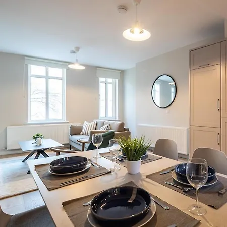 1st Floor Stylish 2-bed Drogheda